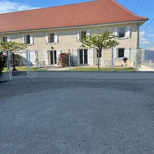 https://aux-champs-pressinois.hotels-rhonealpes.com